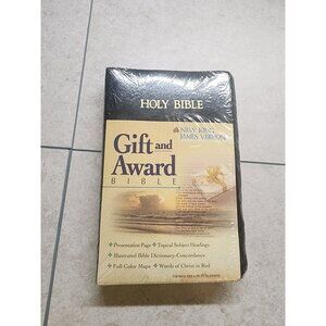 New King James Version Gift & Award Bible With Illustrated Dictionary-Concordanc